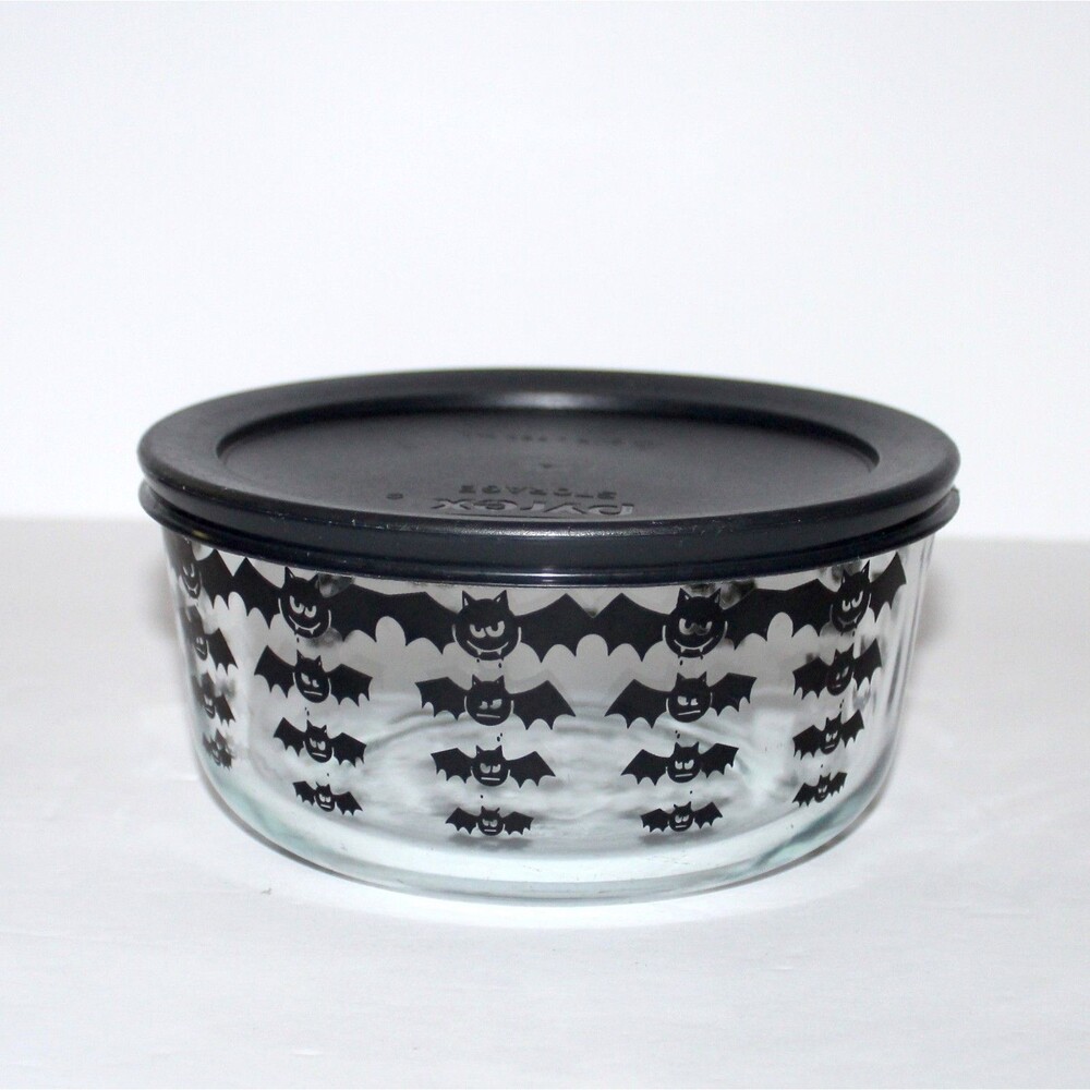 Pyrex Halloween Black Bats 1 Qt glass storage container with lid - Picture 4 of 7
